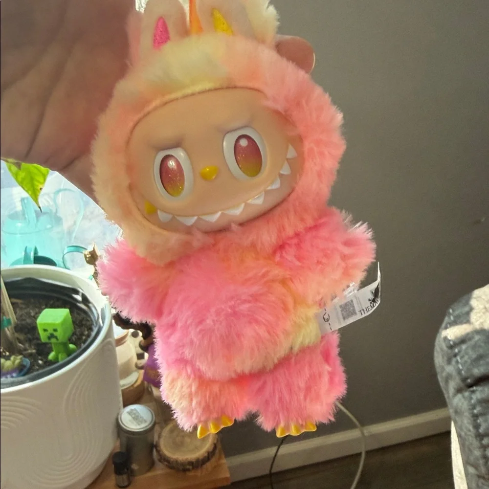 Pop Mart Labubu Vinyl Plush Pendant from the "Big Into Energy" - Picture 3 of 9